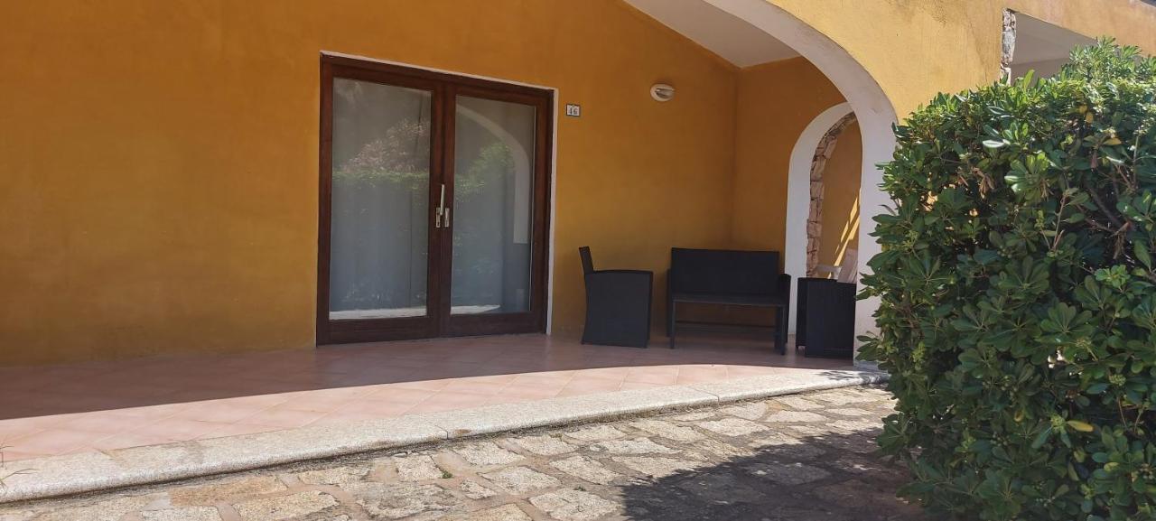 Domus Liscia Di Vacca Aparthotel ภายนอก รูปภาพ