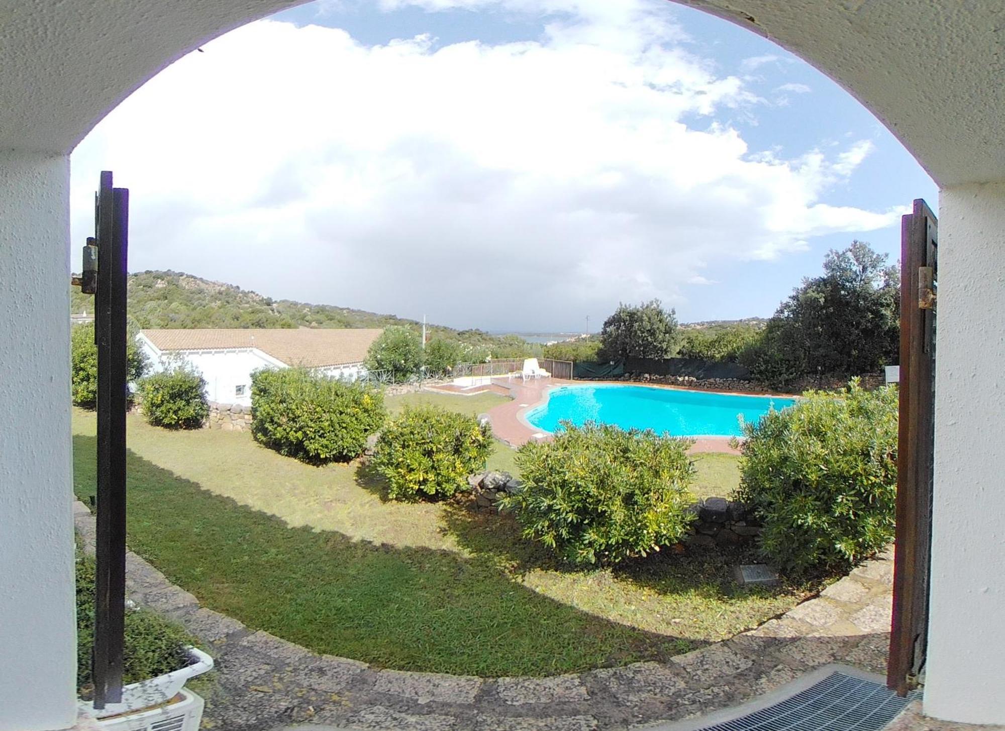 Domus Liscia Di Vacca Aparthotel ภายนอก รูปภาพ