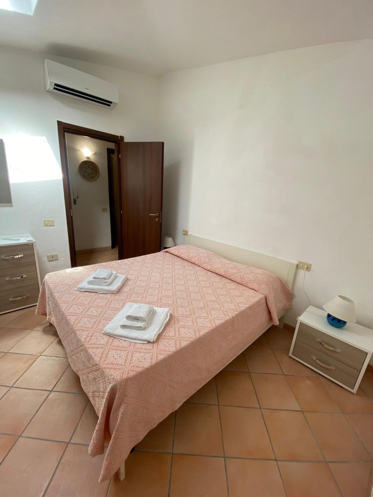 Domus Liscia Di Vacca Aparthotel ภายนอก รูปภาพ