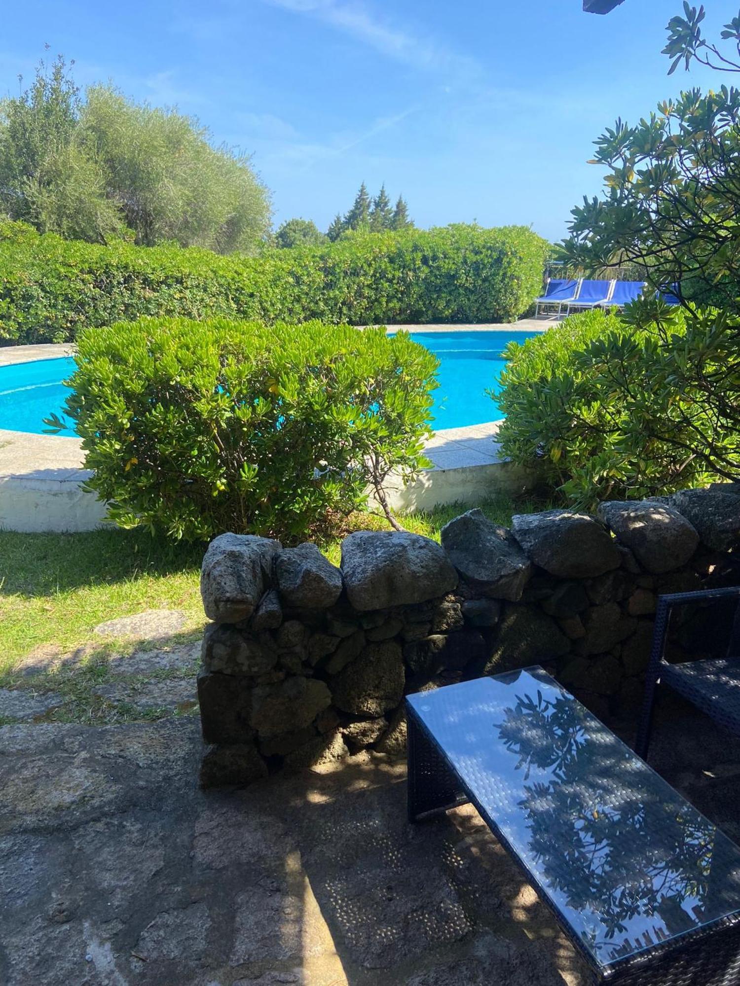 Domus Liscia Di Vacca Aparthotel ภายนอก รูปภาพ
