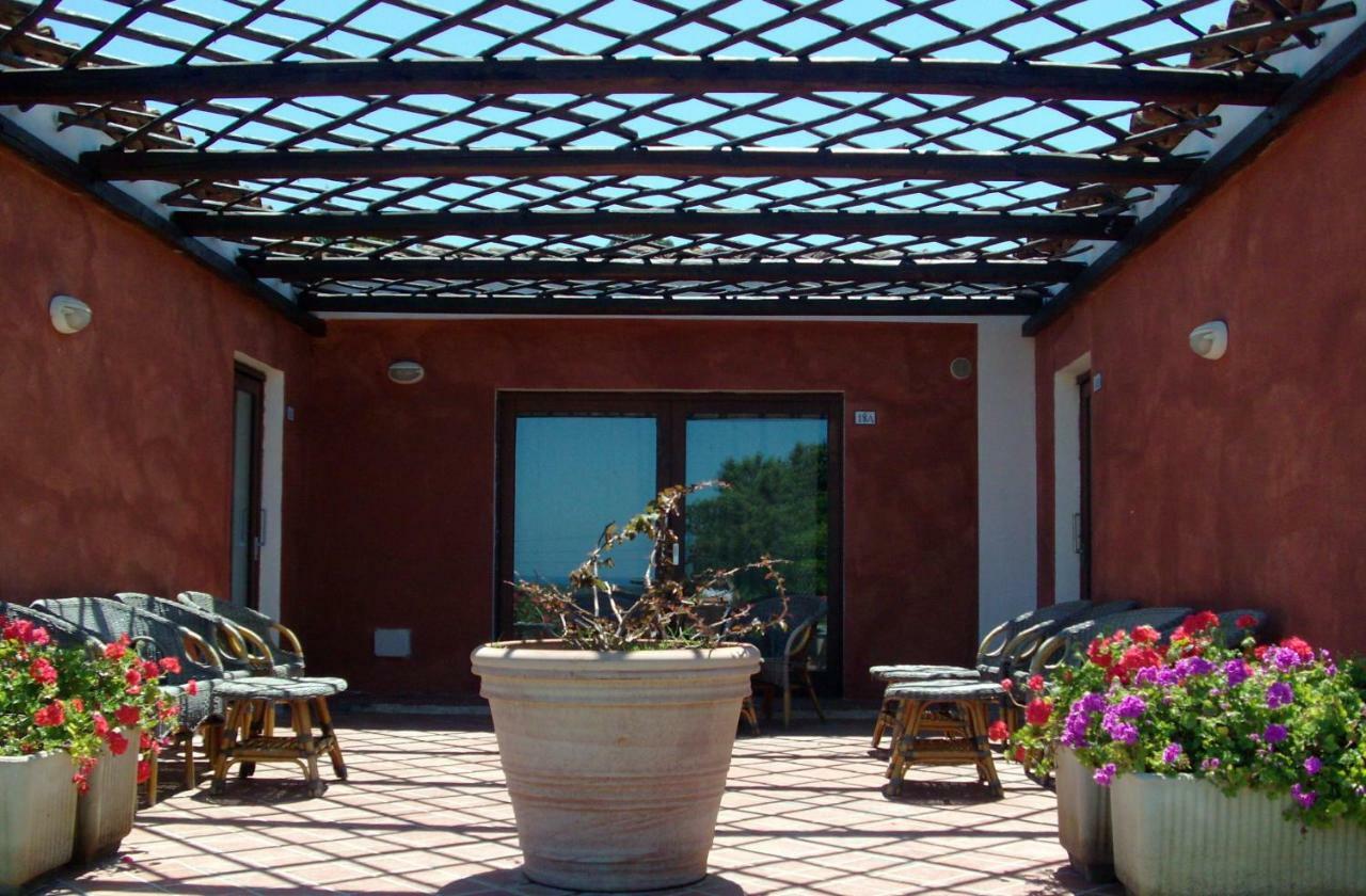 Domus Liscia Di Vacca Aparthotel ภายนอก รูปภาพ